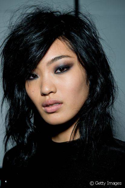 Descubre los colores de pelo más irresistibles para morenas