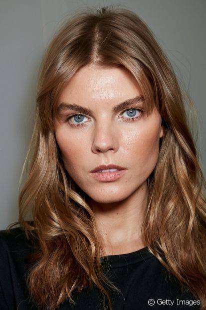 Descubre los colores de pelo más irresistibles para morenas