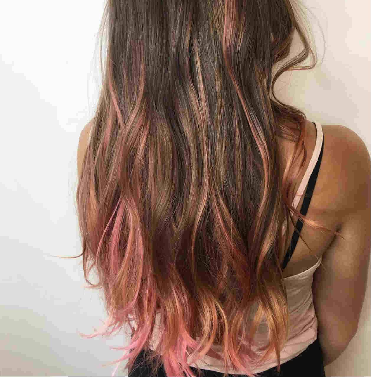 Piensa en rosa: 3 formas de llevar la coloración del momento