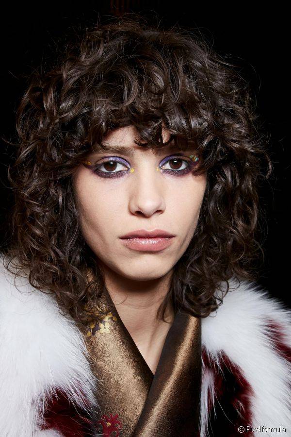 Potencia el volumen de tus rizos con un corte a capas | Salon Secret