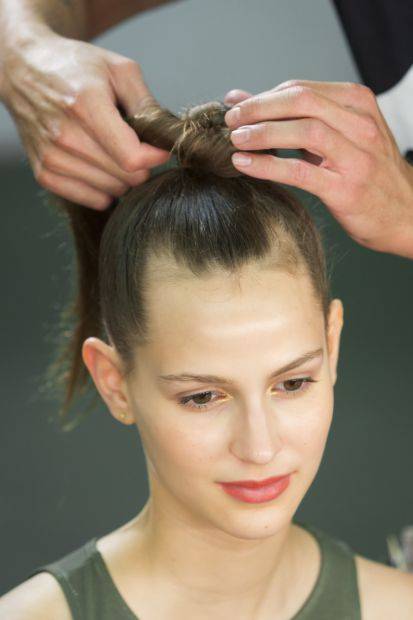 3 maneras easy&chic de recoger el pelo para ir a la piscina